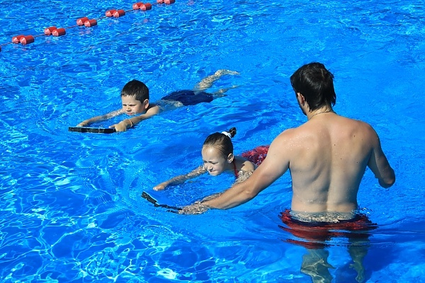 Lekcje pływania w Osadzie Domki w lesie